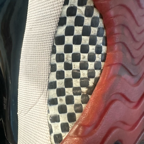 Air Jordan Retro 11 Mid Bred Sneakers (Beaters) - Picture 9 of 14